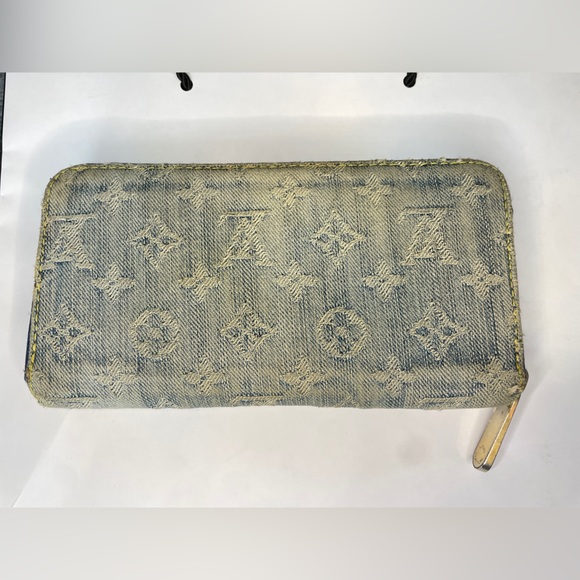 AUTHENTIC LOUIS VUITTON BLUE DENIM ZIPPY MONOGRAM WALLET WITH YELLOW INTERIOR - Picture 3 of 12